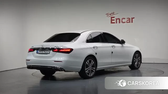 Mercedes-Benz E-Class W213 2022 Белый из Кореи