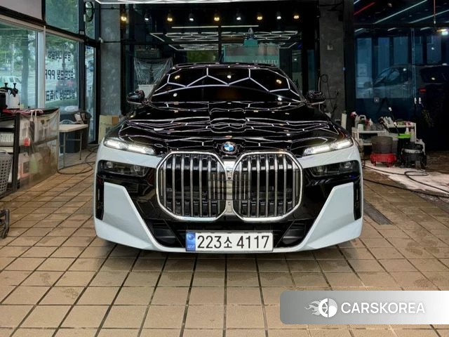 BMW 7 Series (G70) 2024 Черный двухцветный из Кореи