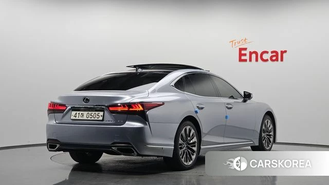 Lexus LS500 5th generation 2023 Серебристо-серый из Кореи