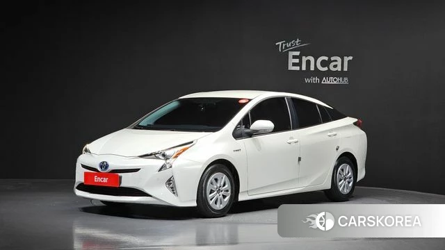 Toyota Prius 4th Generation 2018 Белый из Кореи