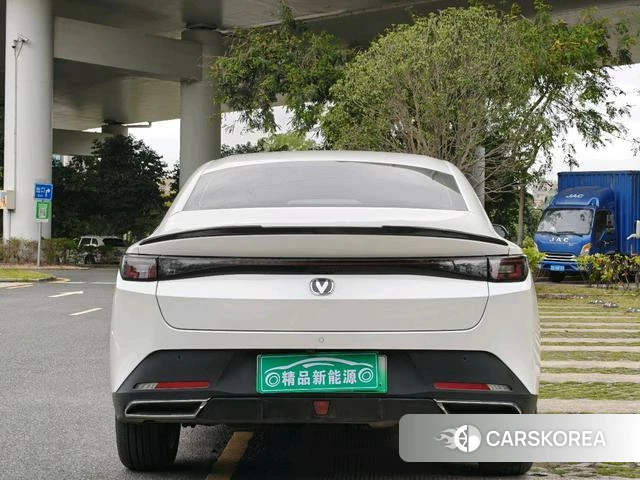 Chang'an Yidong PHEV 2025 Белый из Китая