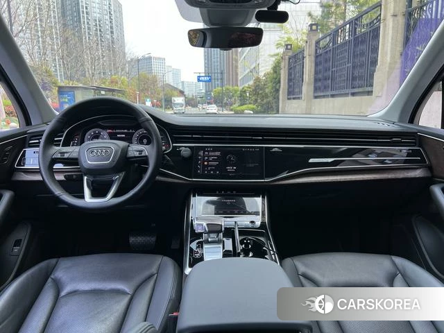 Audi Q7 2021 Черный из Китая