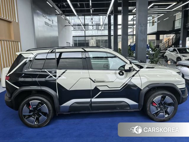 Leopard Titanium 3 2025 Белый из Китая