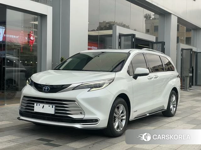 Toyota Saina 2022 Белый из Китая