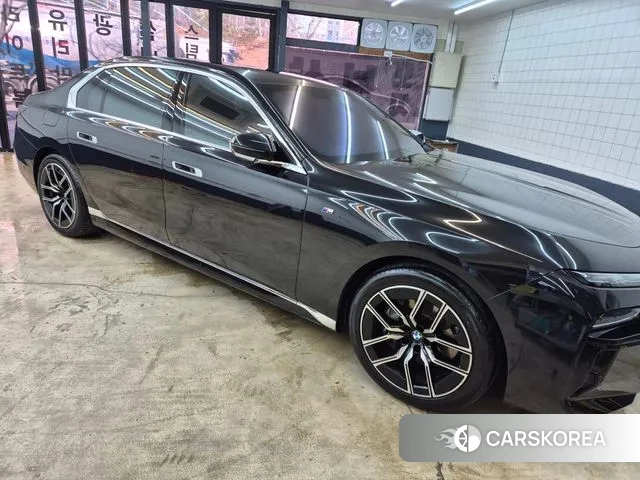 BMW 7 Series (G70) 2025 Черный из Кореи