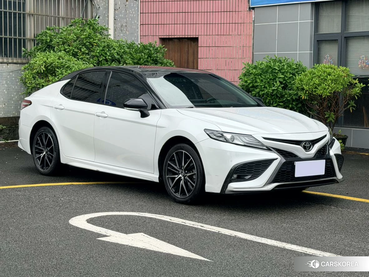 Toyota Camry 2022 Белый из Китая