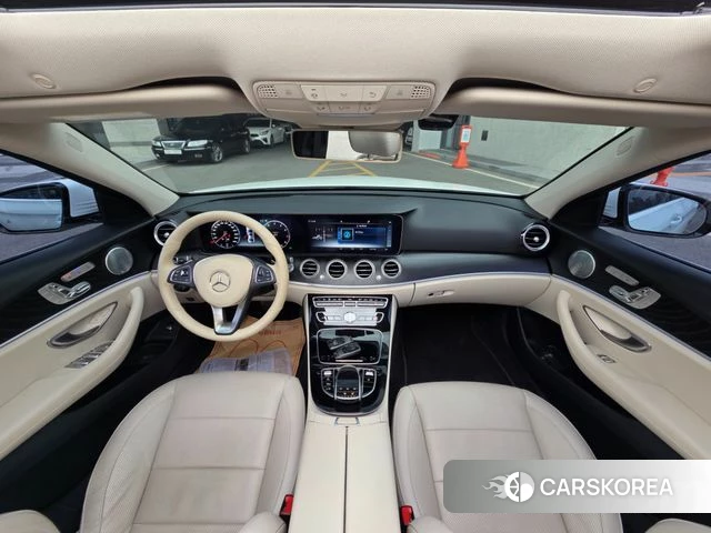 Mercedes-Benz E-Class W213 2018 Белый из Кореи