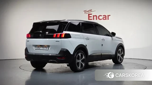 Peugeot 5008 second generation 2019 Белый из Кореи