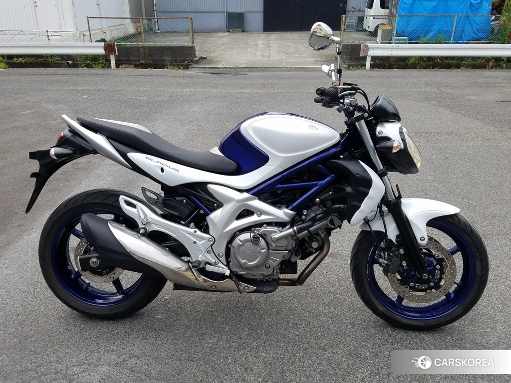 Проданный Suzuki GLADIUS 400 ABS 2011 из Японии