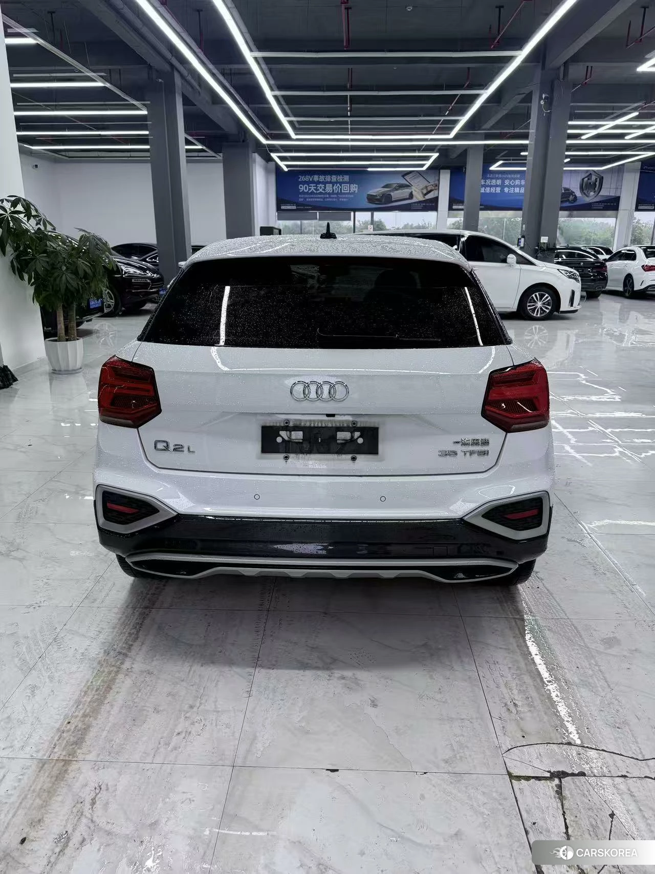 Audi Q2L 2021 Белый из Китая