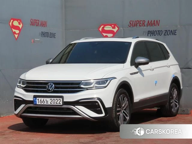 Volkswagen Tiguan Allspace 2023 Белый из Кореи