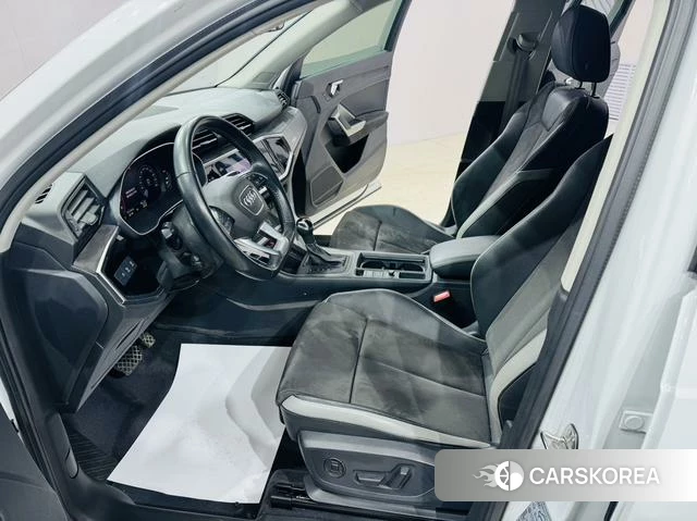 Audi Q3 2021 Белый из Китая