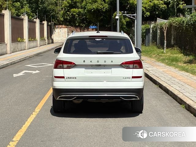 Skoda Komick 2021 Белый из Китая