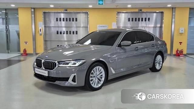 BMW 5 Series (G30) 2022 Серый из Кореи