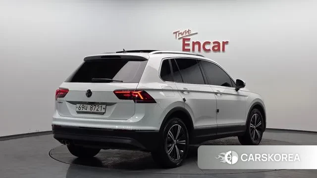 Volkswagen Tiguan second Generation 2018 Белый из Кореи