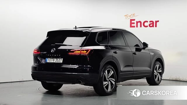 Volkswagen Touareg 3rd generation 2020 Черный из Кореи