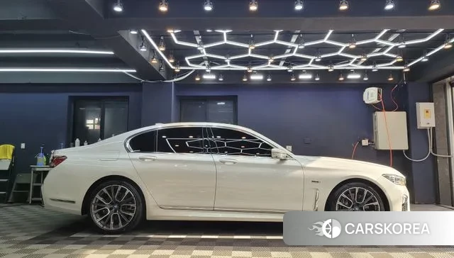 BMW 7 Series (G11) 2022 Белый из Кореи