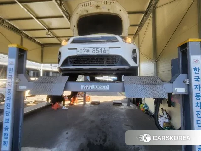 Kia Stonic 2018 Белый из Кореи