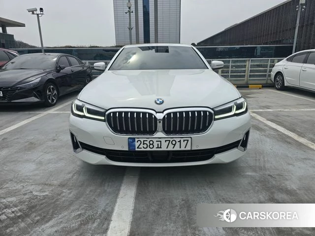 BMW 5 Series (G30) 2023 Белый из Кореи