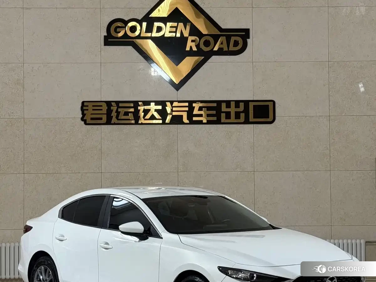 Mazda 3 2023 Белый из Китая