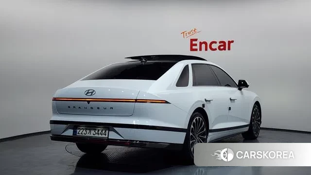 Hyundai Grandeur Hybrid (GN7) 2023 Белый из Кореи