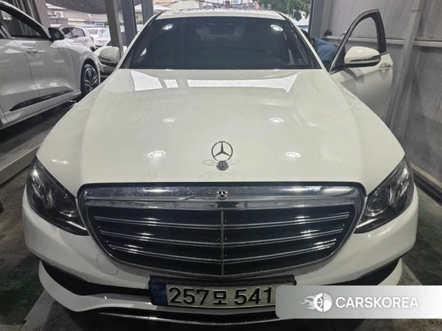 Mercedes-Benz E-Class W213 2018 Белый из Кореи