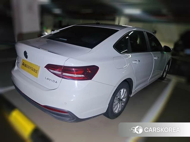 Volkswagen Lavida 2022 Белый из Китая