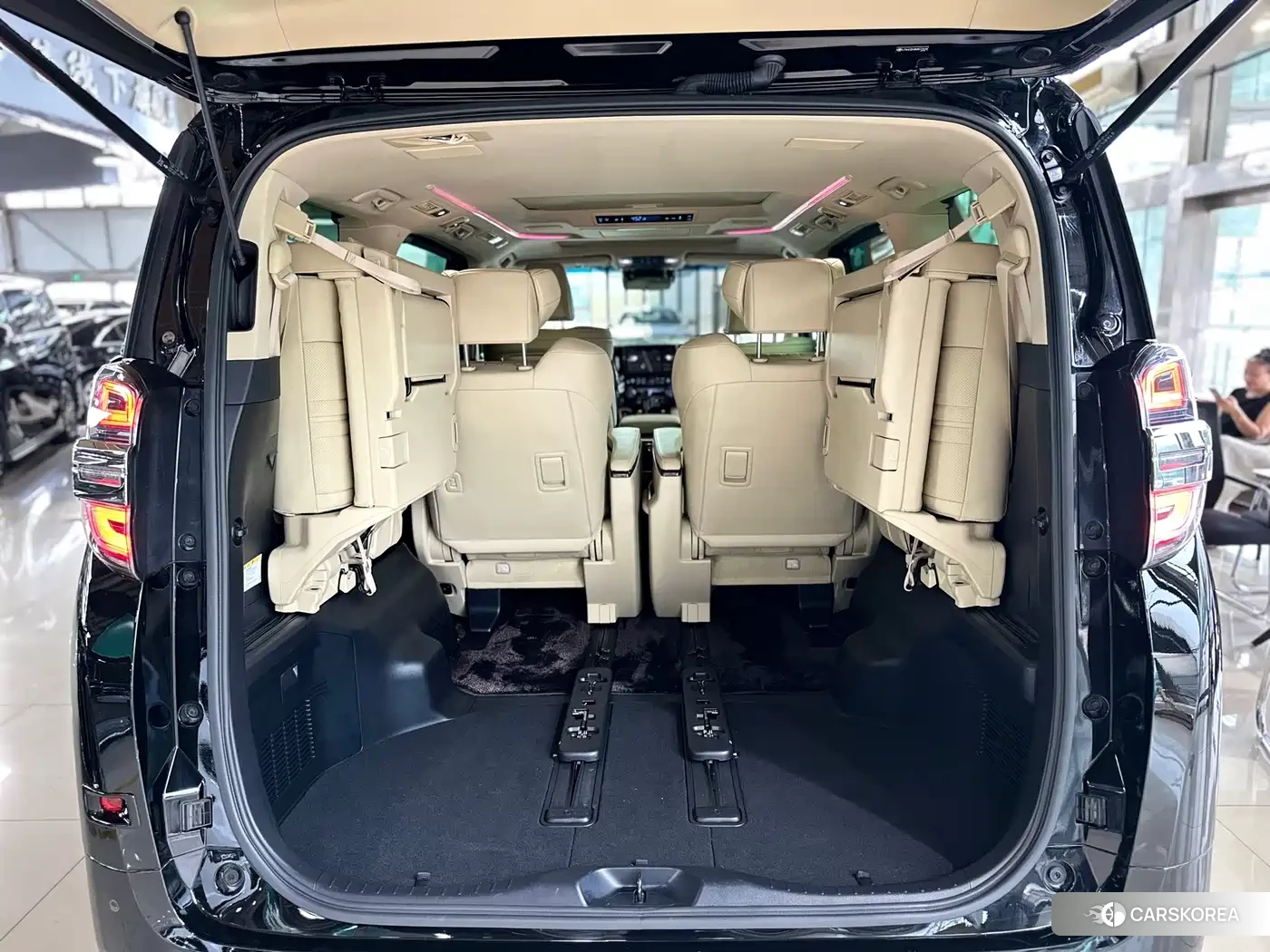 Toyota Vellfire 2022 Черный из Китая