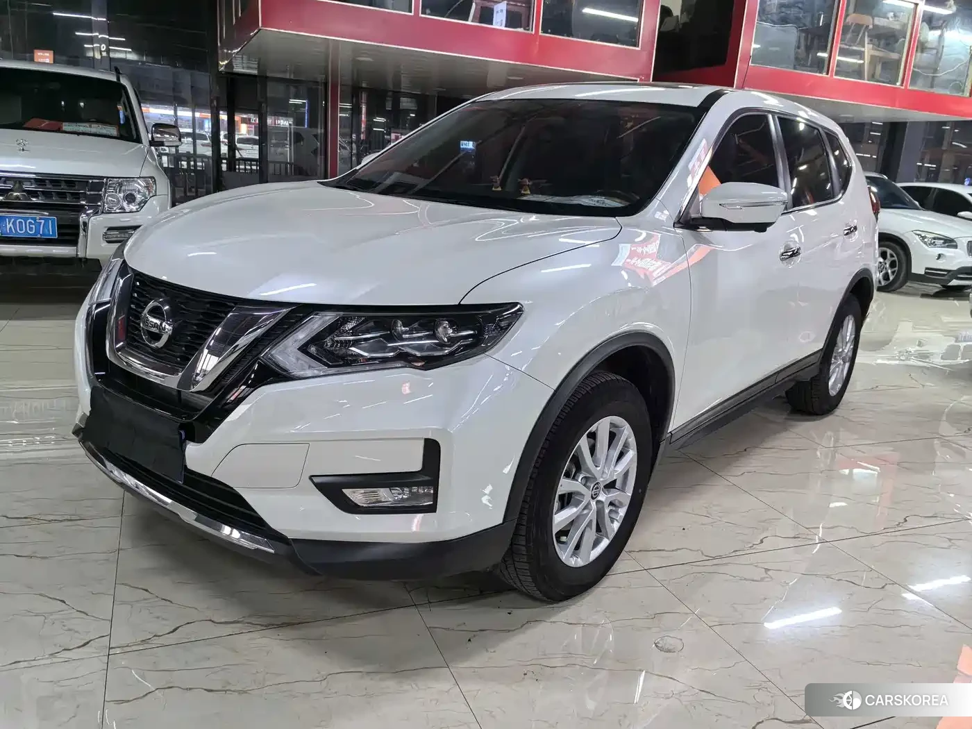 Nissan Qijun 2024 Белый из Китая