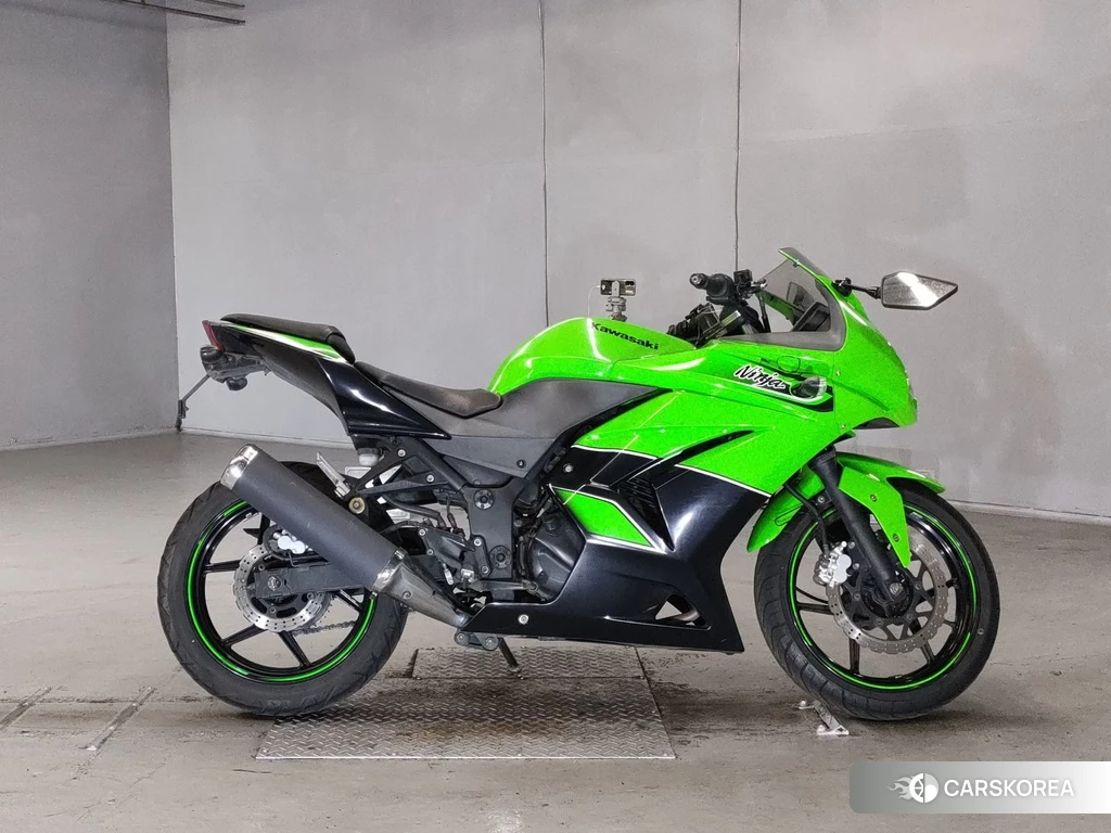 Проданный Kawasaki NINJA 250R 2011 из Японии, фото 2