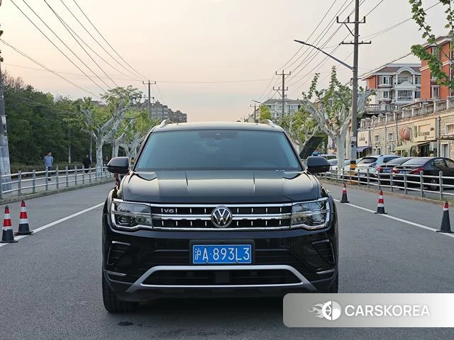 Volkswagen Tourang 2023 Черный из Китая