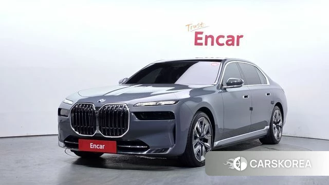 BMW i7 (G70) 2023 Светло-серебряный цвет из Кореи