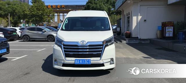 Toyota Hiace 2022 Белый из Китая