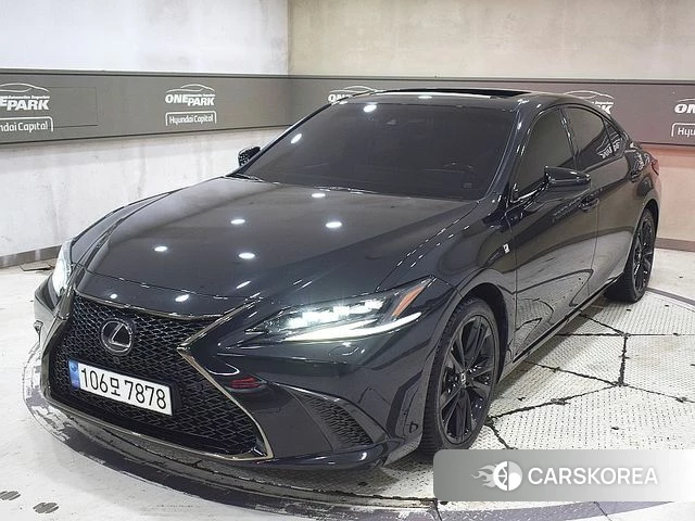 Lexus ES300h 7th generation 2023 Черный из Кореи