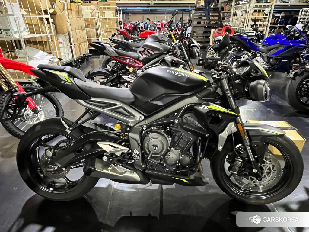 Проданный Triumph STREET TRIPLE 765 RS 2021 из Японии, фото 2
