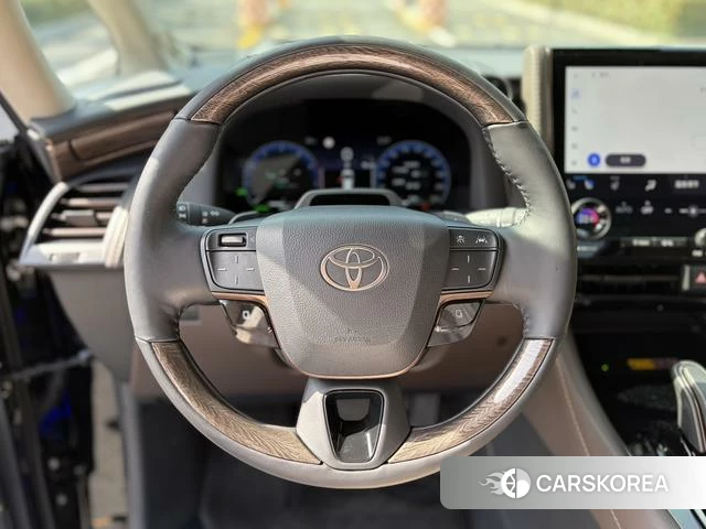 Toyota Elfa 2025 Черный из Китая