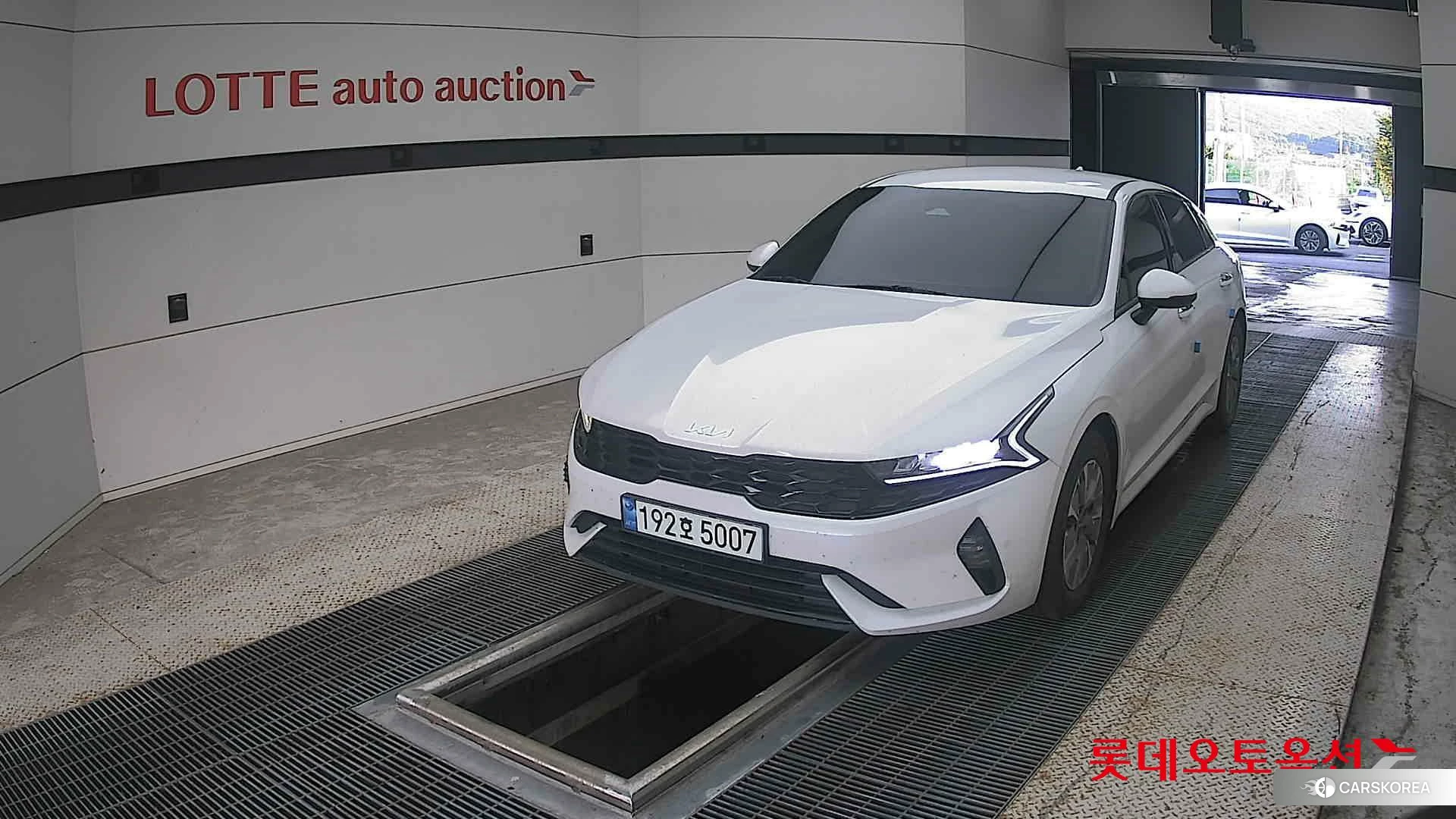 Kia K5 Hybrid 2023 Snow White Pearl (optional) из Кореи