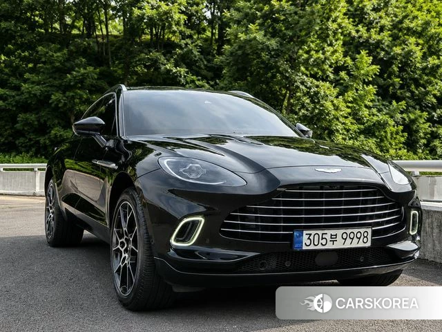 Aston Martin DBX 2023 Черный из Кореи