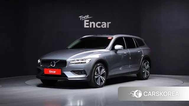 Volvo V60 Cross-Country 2nd Generation 2021 Серый из Кореи