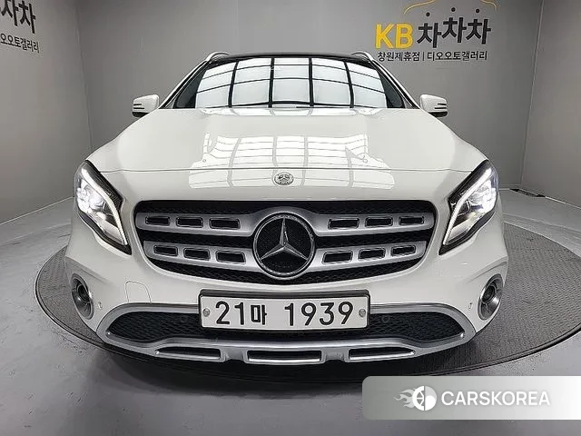 Mercedes-Benz GLA-Class X156 2019 Белый из Кореи