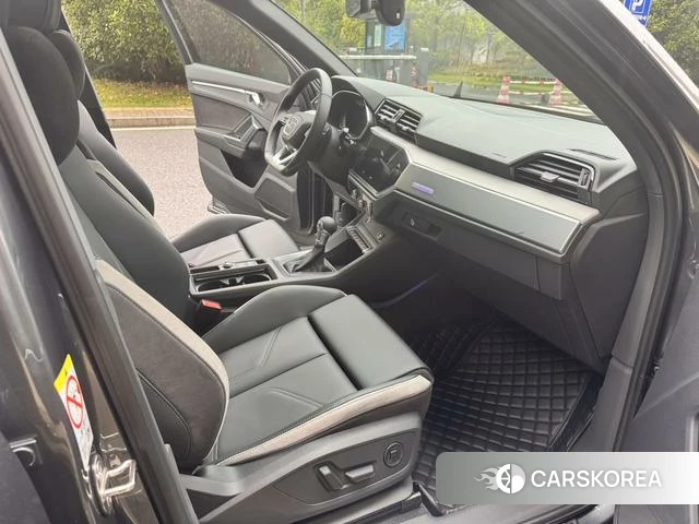Audi Q3 2024 Серебристо-серый из Китая