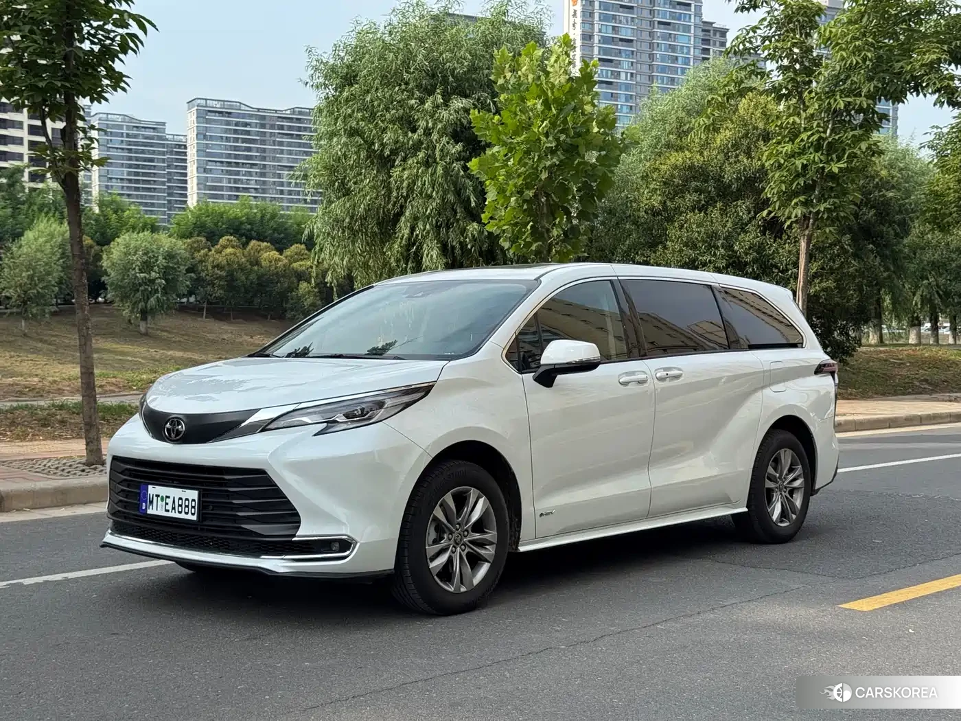 Toyota Sienna 2025 Белый из Китая