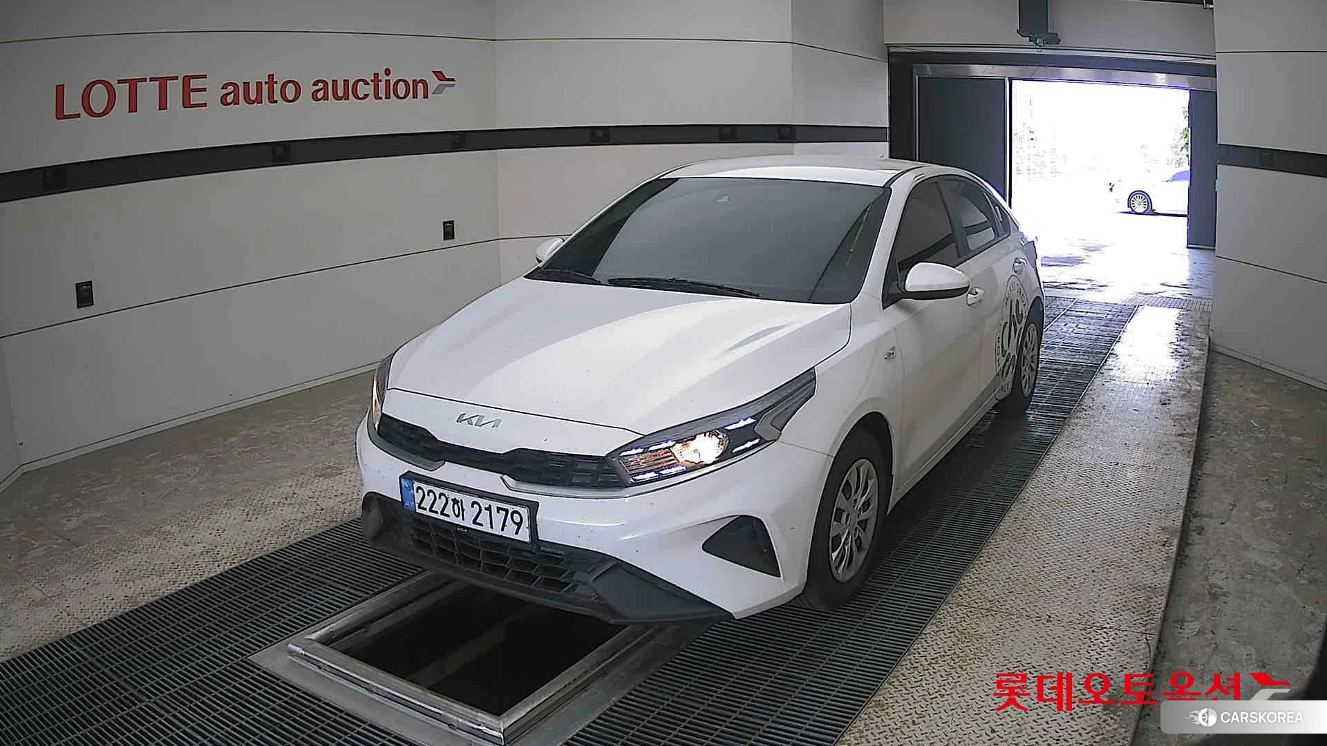 Kia K3 2024 Snow White Pearl из Кореи