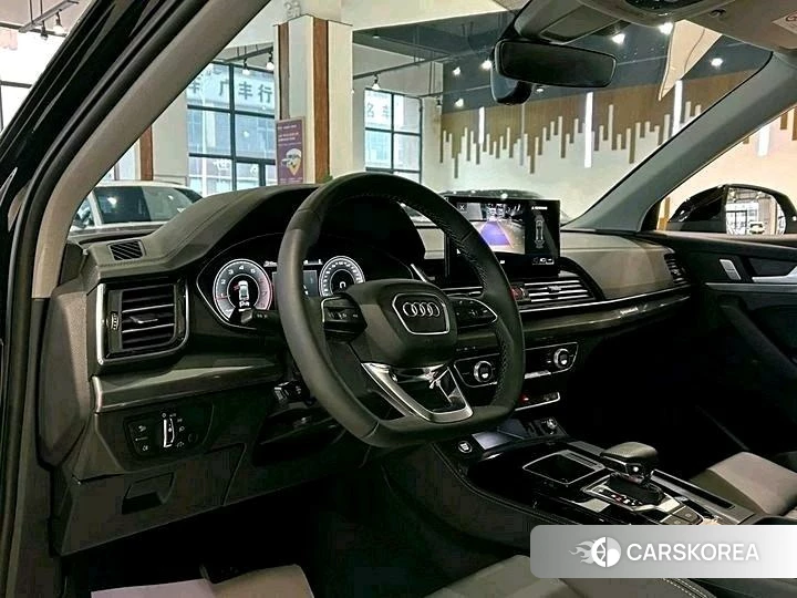 Audi Q5L 2021 Черный из Китая
