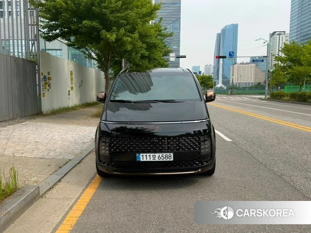 Hyundai Staria 2025 Черный из Кореи