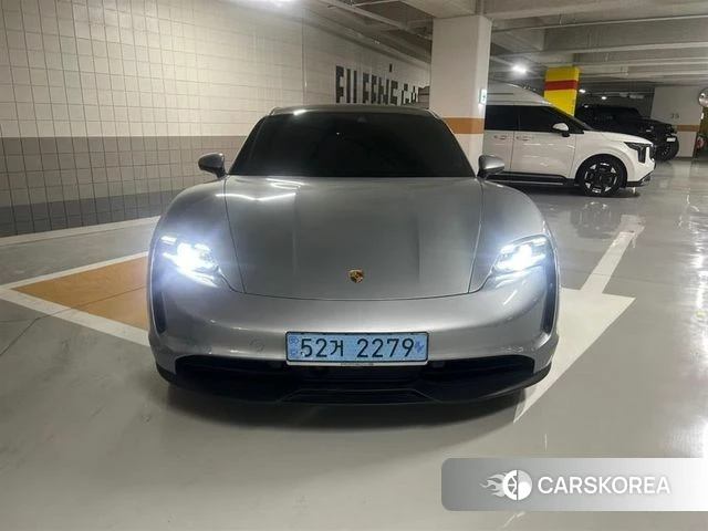 Porsche Taycan 2022 Светло-серебряный цвет из Кореи