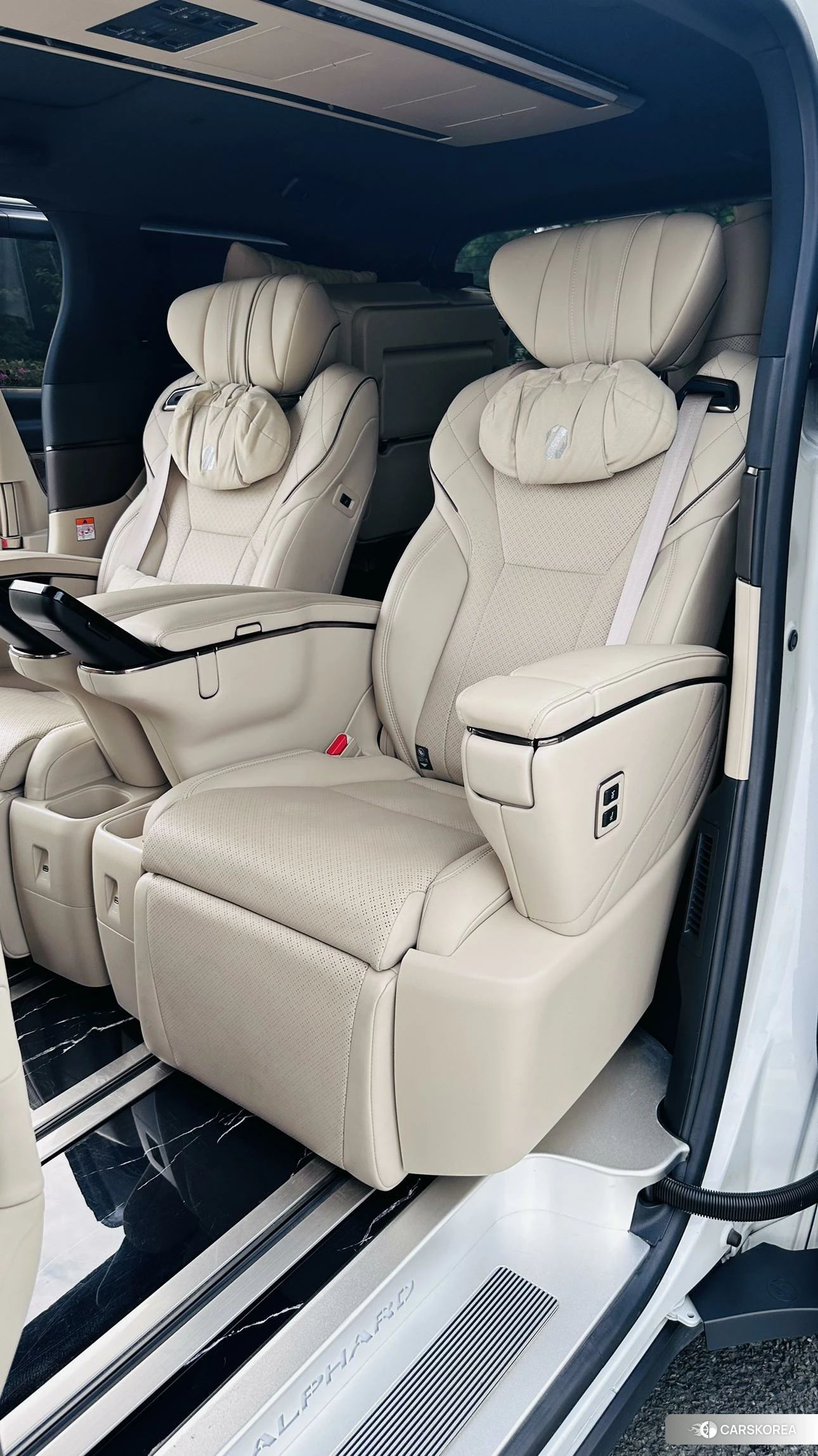 Toyota Elfa 2024 Белый из Китая