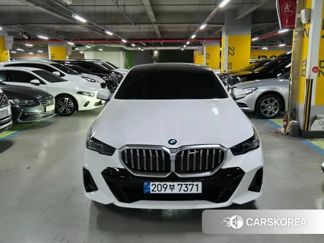 BMW 5 Series (G60) 2025 Белый из Кореи