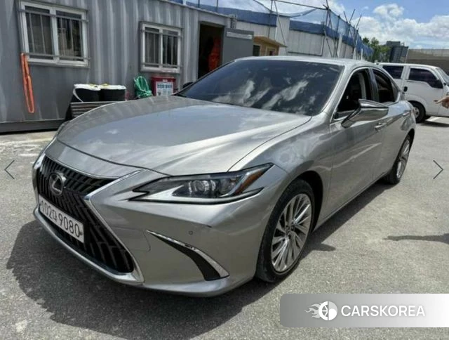 Lexus ES300h 7th generation 2022 Серебристо-серый из Кореи