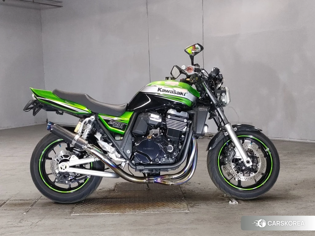 Проданный Kawasaki ZRX 1200 2011 из Японии